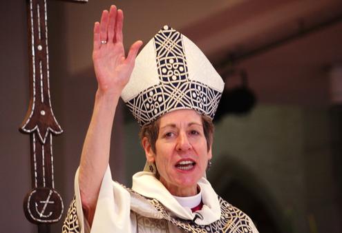 bishop-katharine-pronounces-the-blessing-'